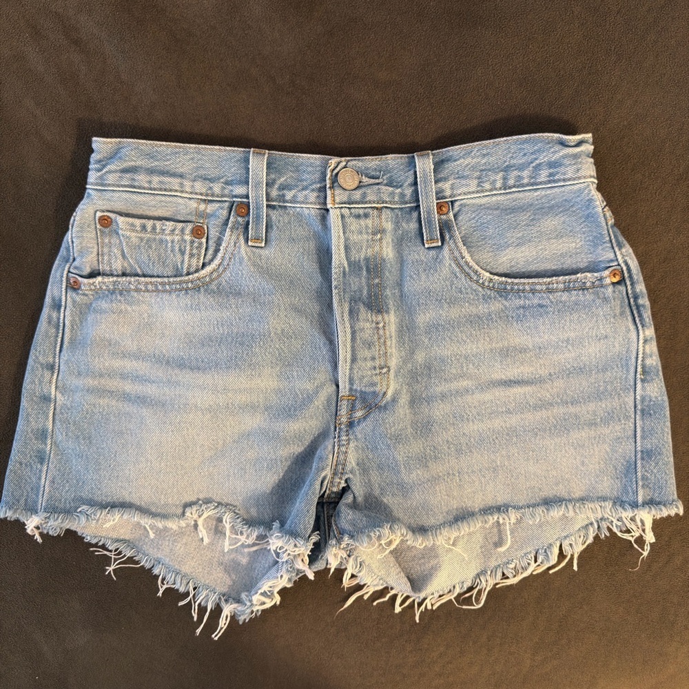 Levi’s 501 Denim Cutoff Shorts Light Wash Jean Shorts Raw Hem Size 28